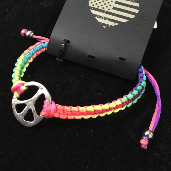 Brandy Melville rainbow peace ✌️ bracelet - Picture 1 of 2